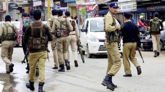 Encounter breaks out between Jammu and Kashmir police forces and terrorists in Srinagar