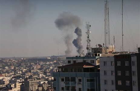 Israeli planes strike Hamas tunnels in Gaza in response to explosive balloons attack
