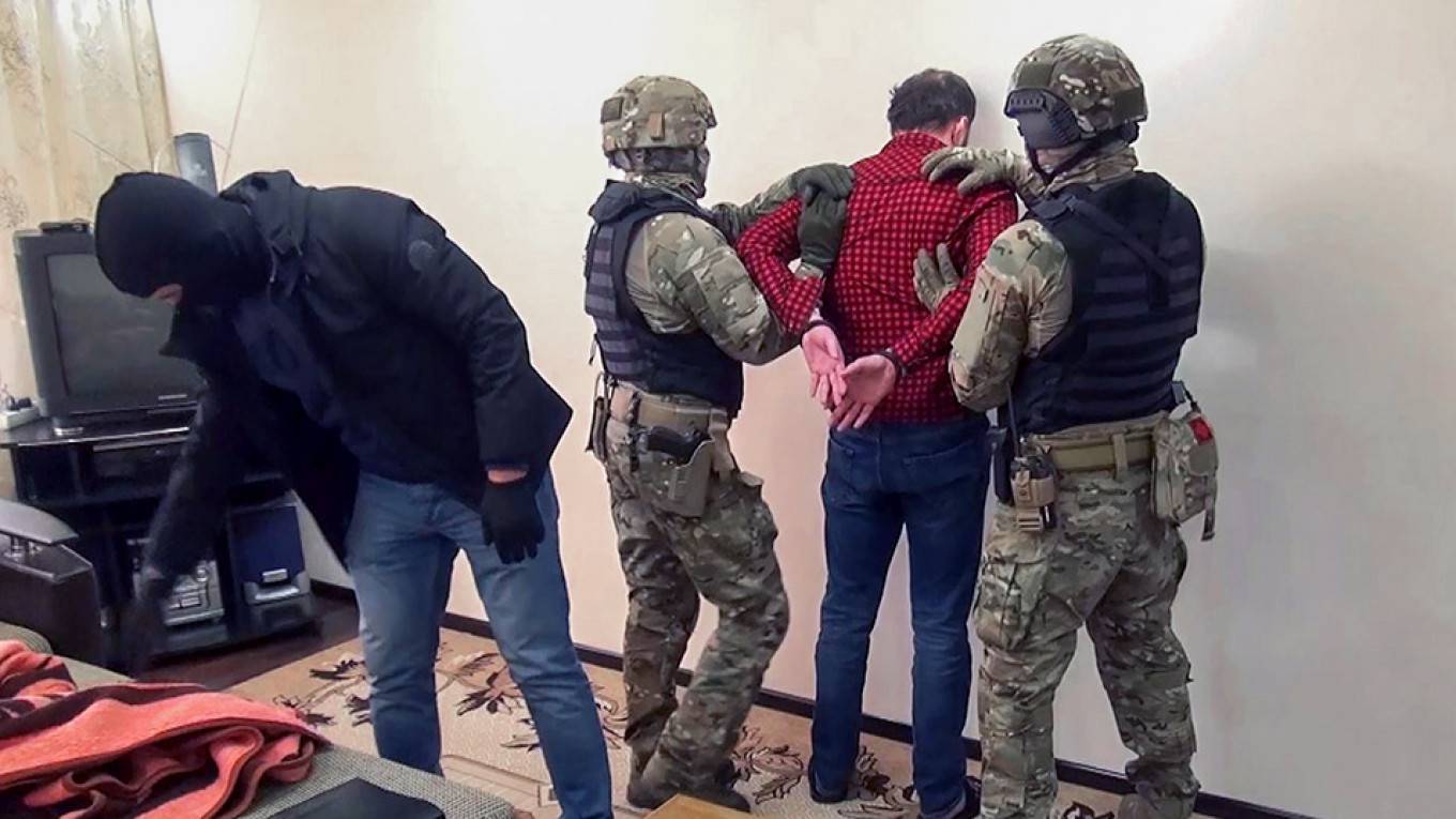 Russian FSB forces arrested more than twenty members of the Islamic ...