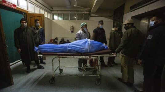 Civilian and policeman shot dead by terrorists in Kashmir