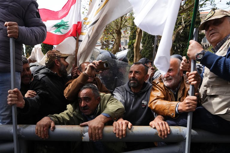 Sanction elites to stop Lebanon from becoming a failed state