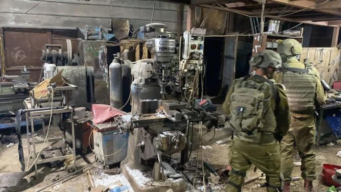 Israeli Forces Arrest 12 Terror Suspects in Judea, Samaria Raids