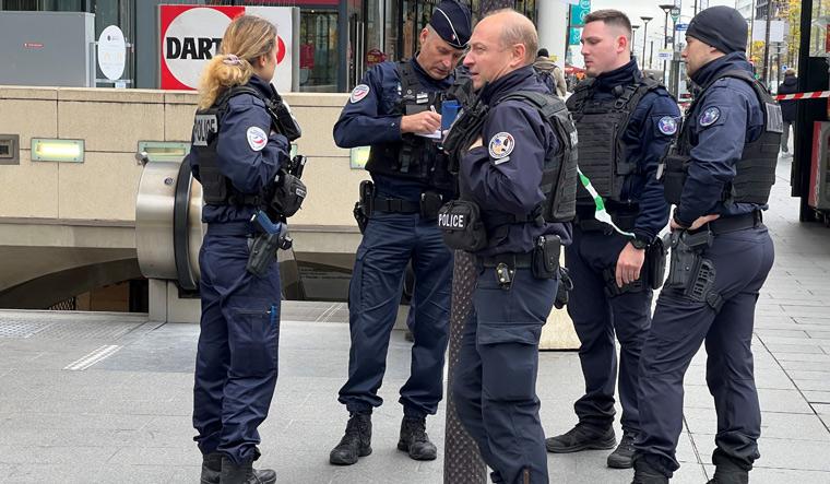 Paris: Woman yelling ‘Allahu Akbar’, making terror threats shot at by cops