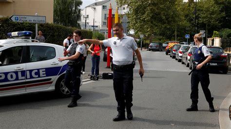 Suspected ISIS Terrorist Stabs Multiple People In Paris