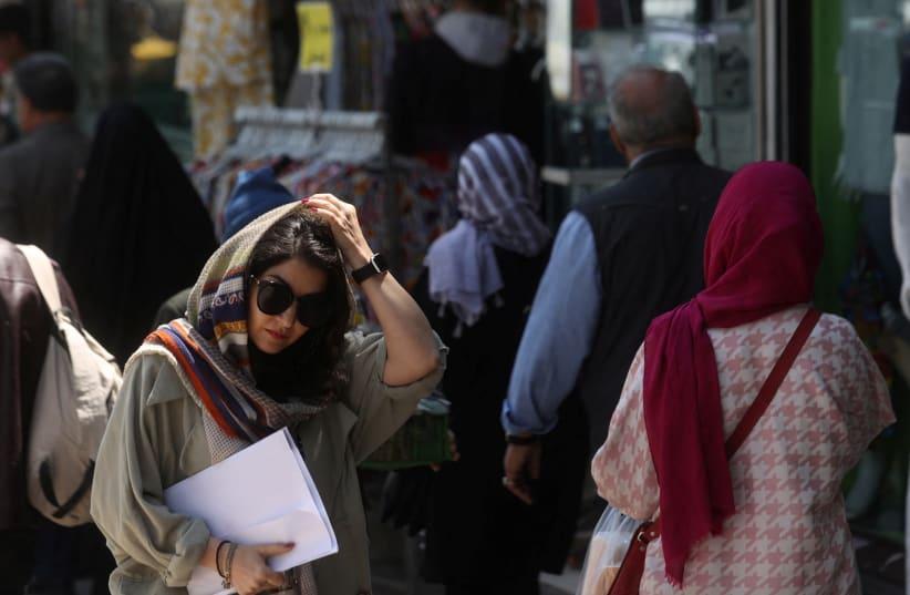 Iranian journalists temporarily released face new legal case for flouting hijab