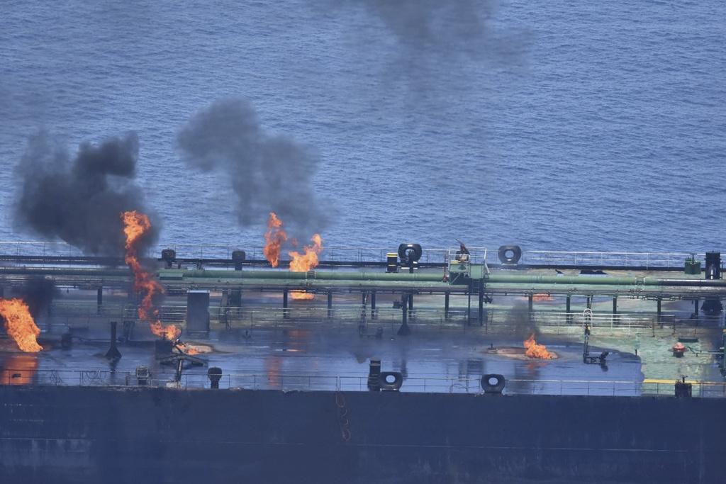 Houthi video shows the Yemeni rebels planted bombs on tanker now threatening Red Sea oil spill